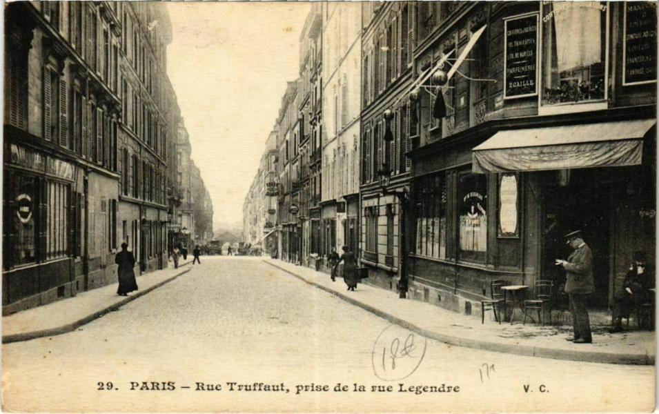 Small Duplex House In Batignolles