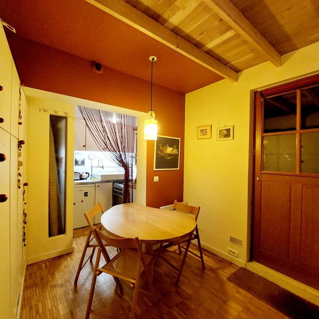 Apartment Small Duplex House In Batignolles