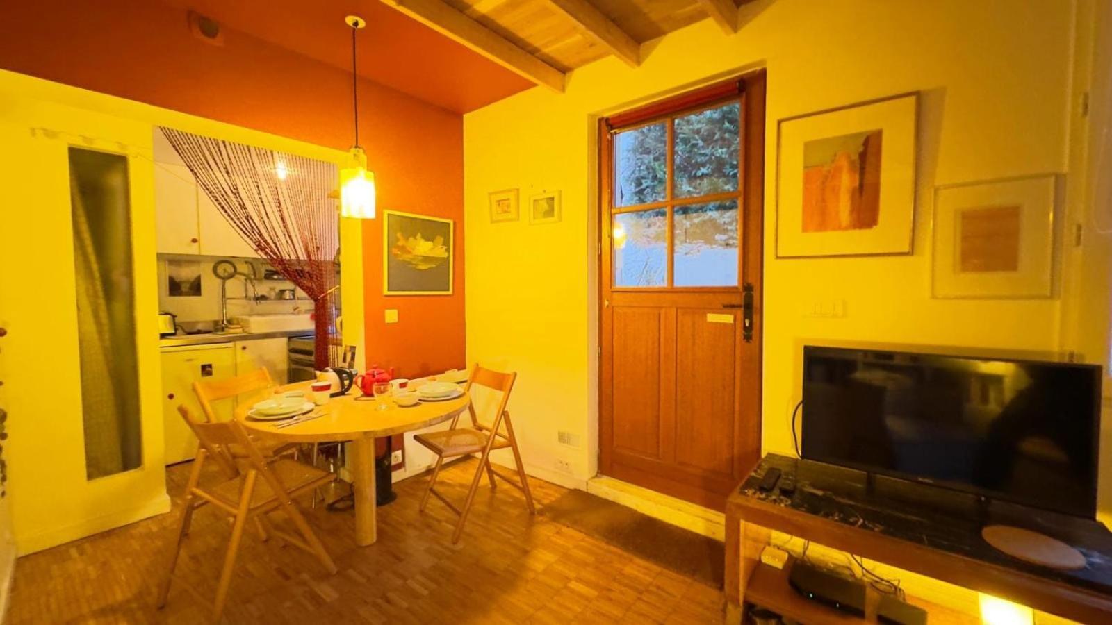 Apartment Small Duplex House In Batignolles