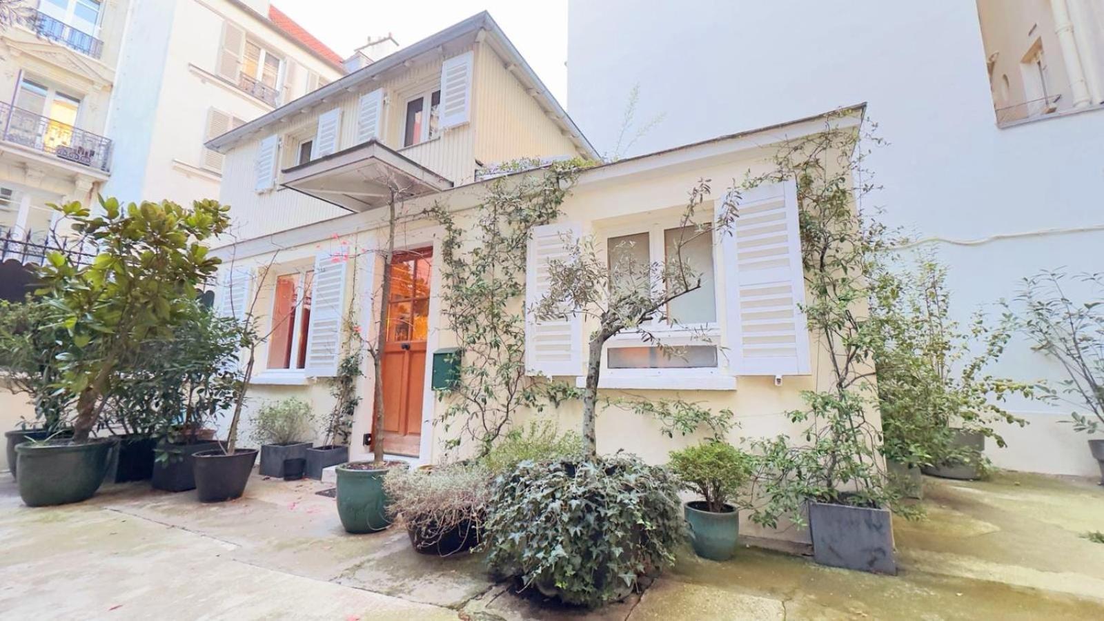 Small Duplex House In Batignolles Paris
